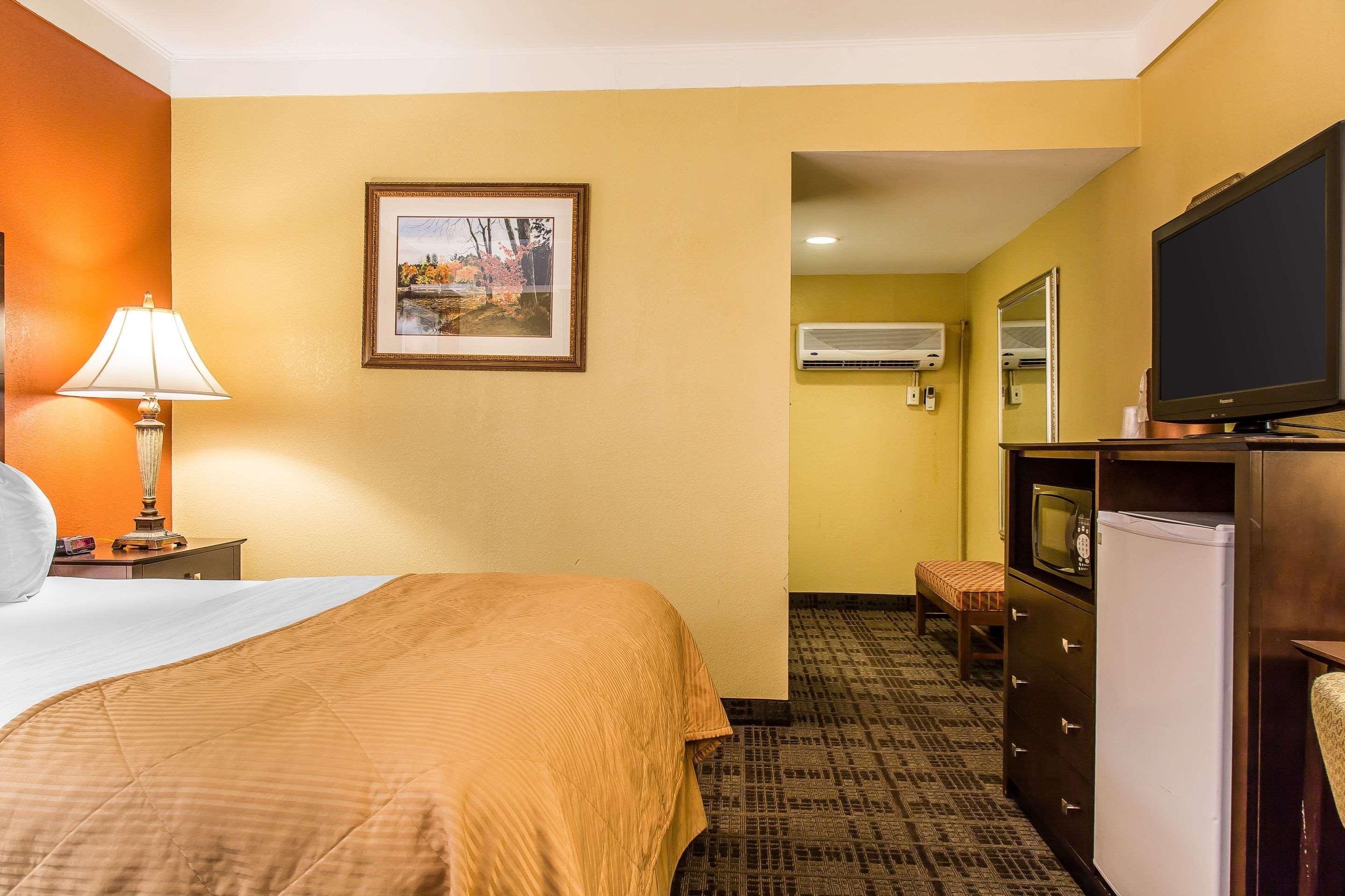Clarion Hotel & Suites Hamden-New Haven Екстериор снимка