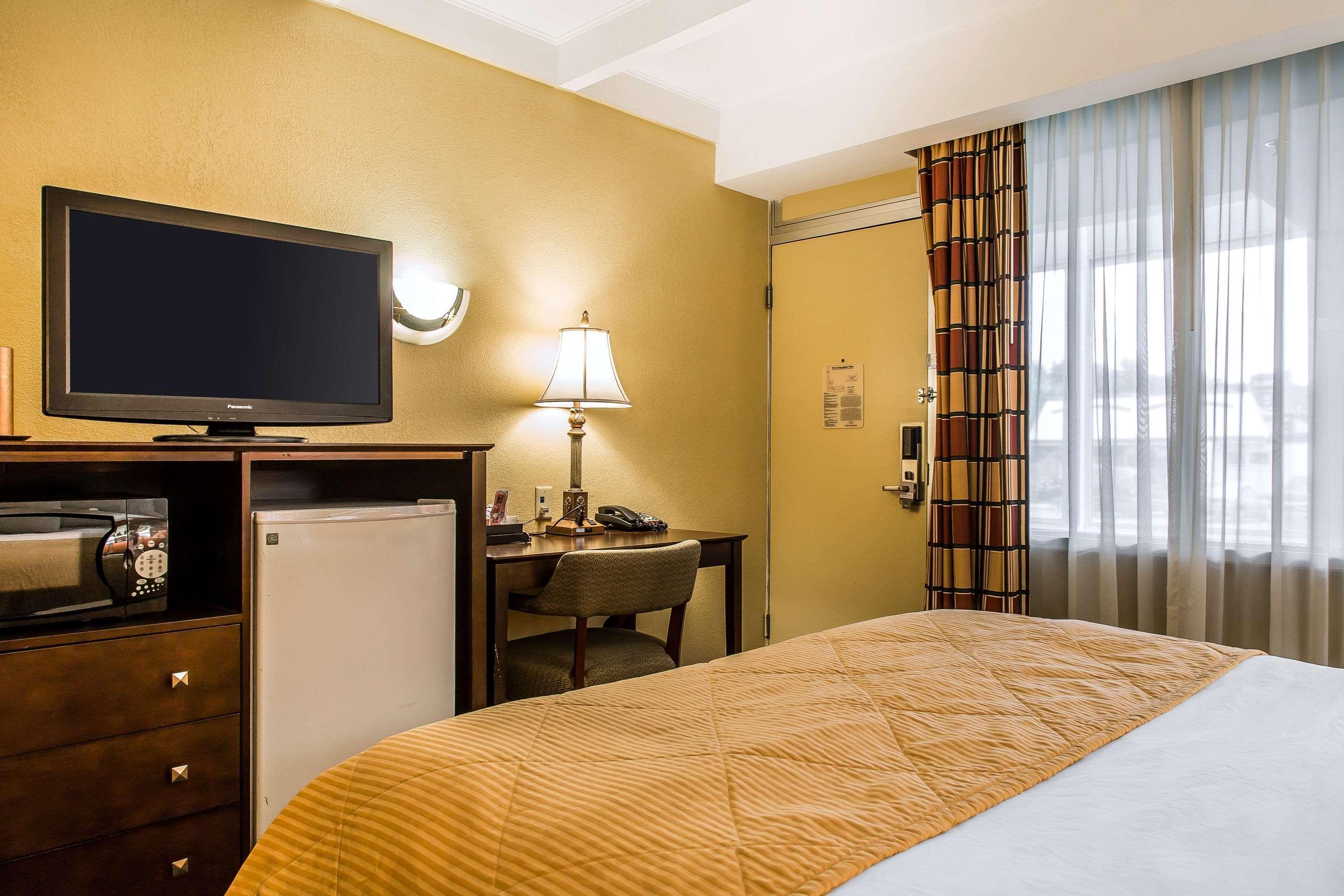 Clarion Hotel & Suites Hamden-New Haven Екстериор снимка