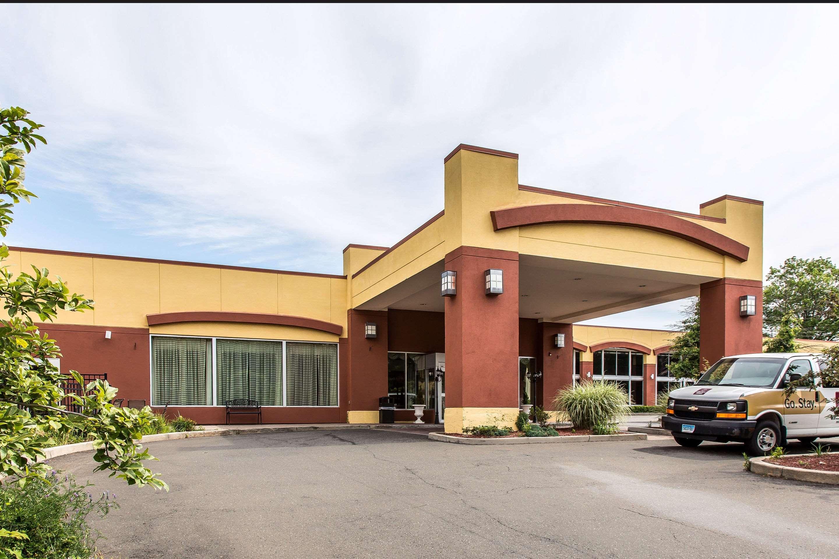 Clarion Hotel & Suites Hamden-New Haven Екстериор снимка