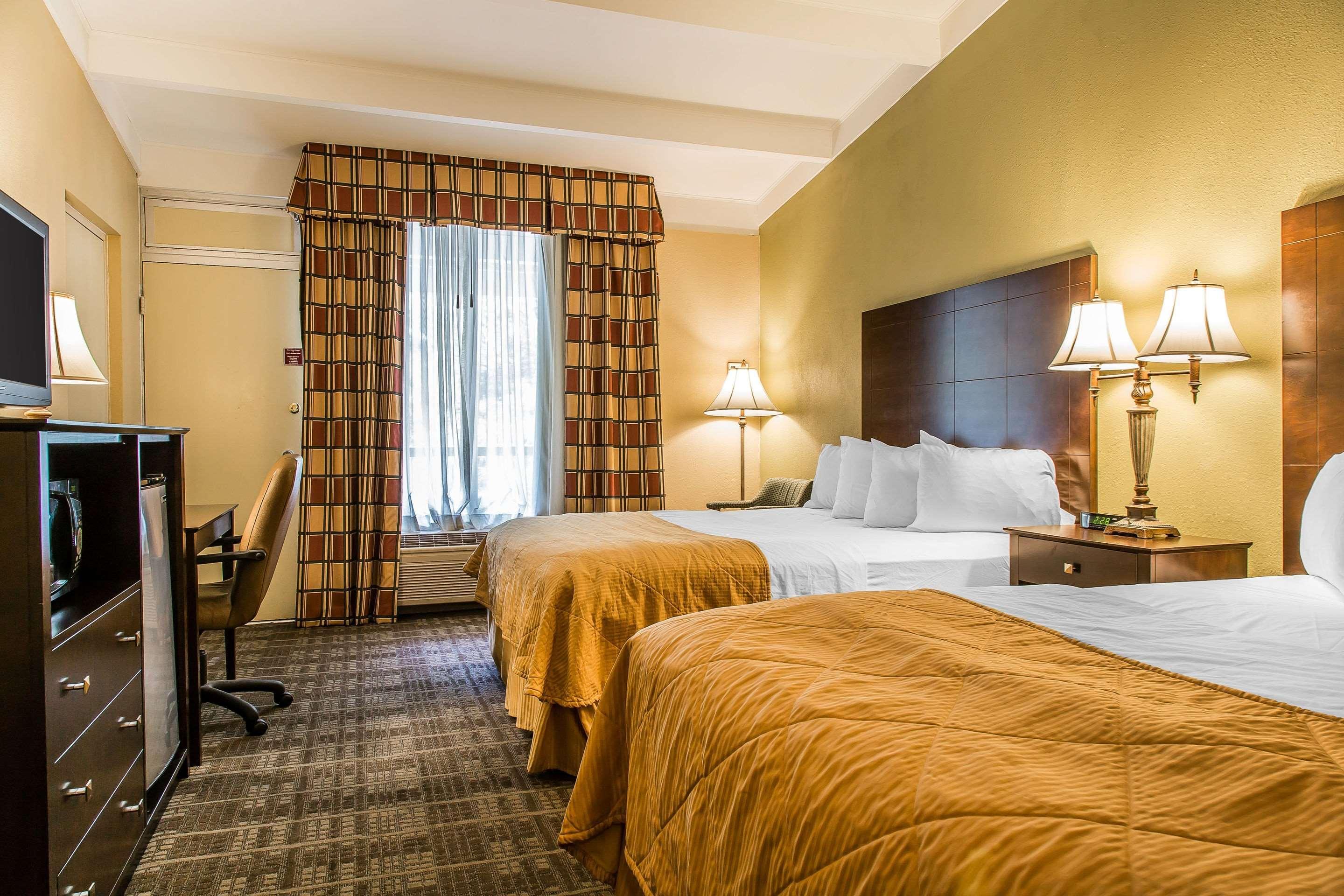 Clarion Hotel & Suites Hamden-New Haven Екстериор снимка