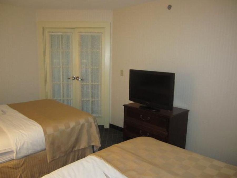 Clarion Hotel & Suites Hamden-New Haven Екстериор снимка
