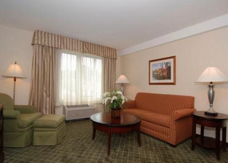 Clarion Hotel & Suites Hamden-New Haven Екстериор снимка