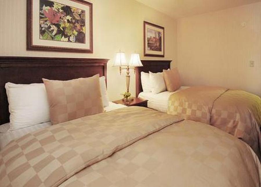 Clarion Hotel & Suites Hamden-New Haven Екстериор снимка