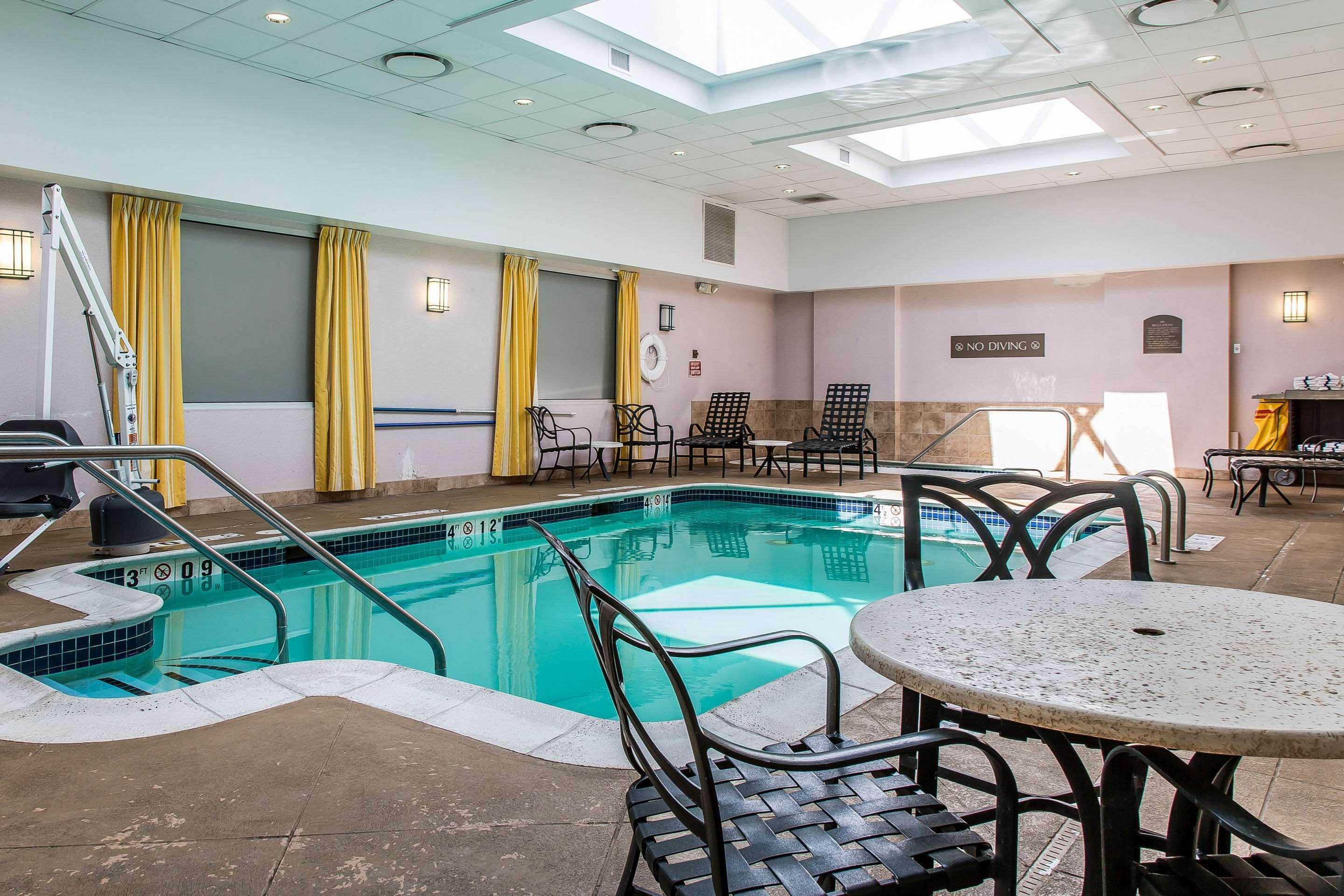 Clarion Hotel & Suites Hamden-New Haven Екстериор снимка