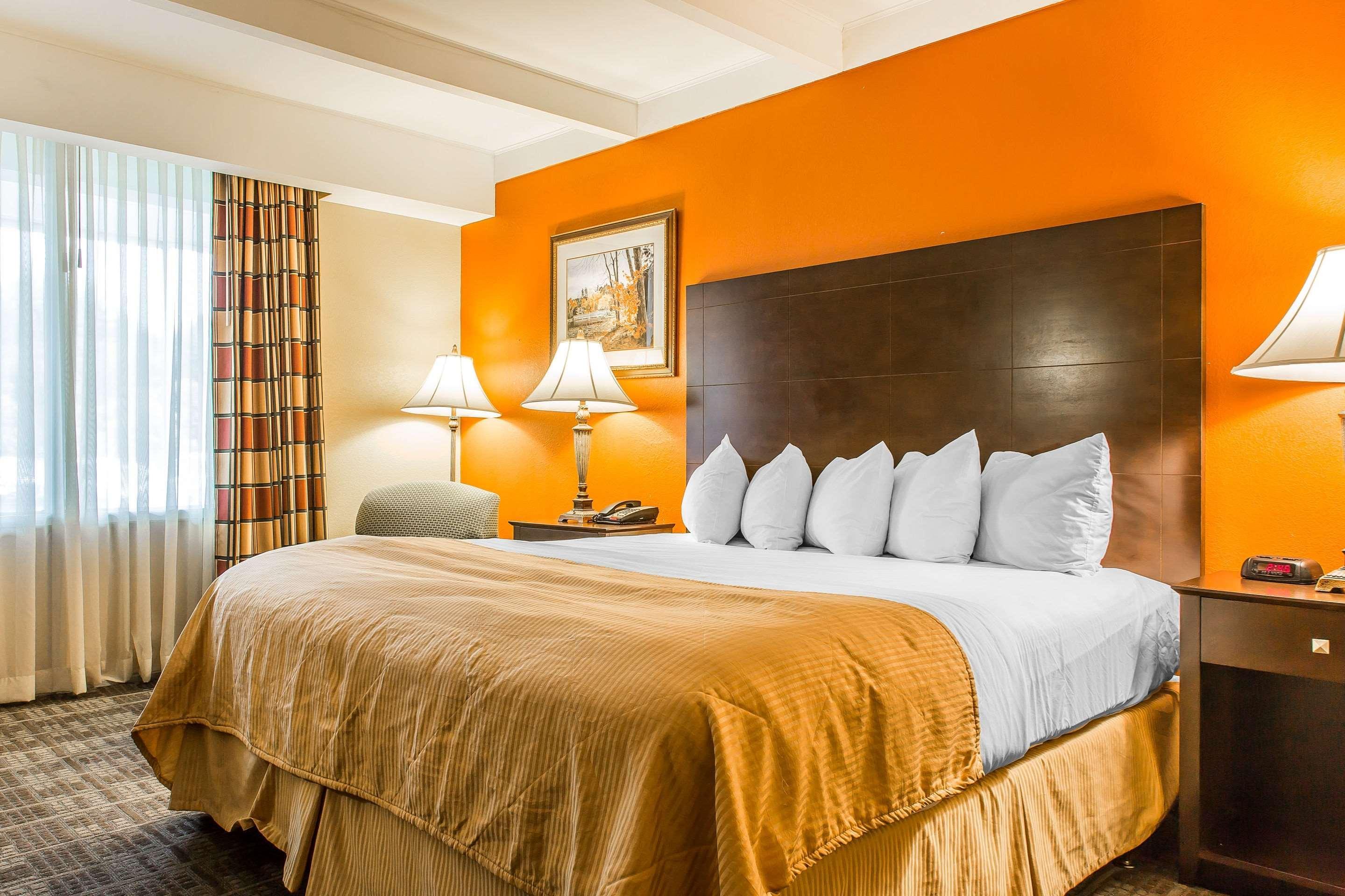 Clarion Hotel & Suites Hamden-New Haven Екстериор снимка