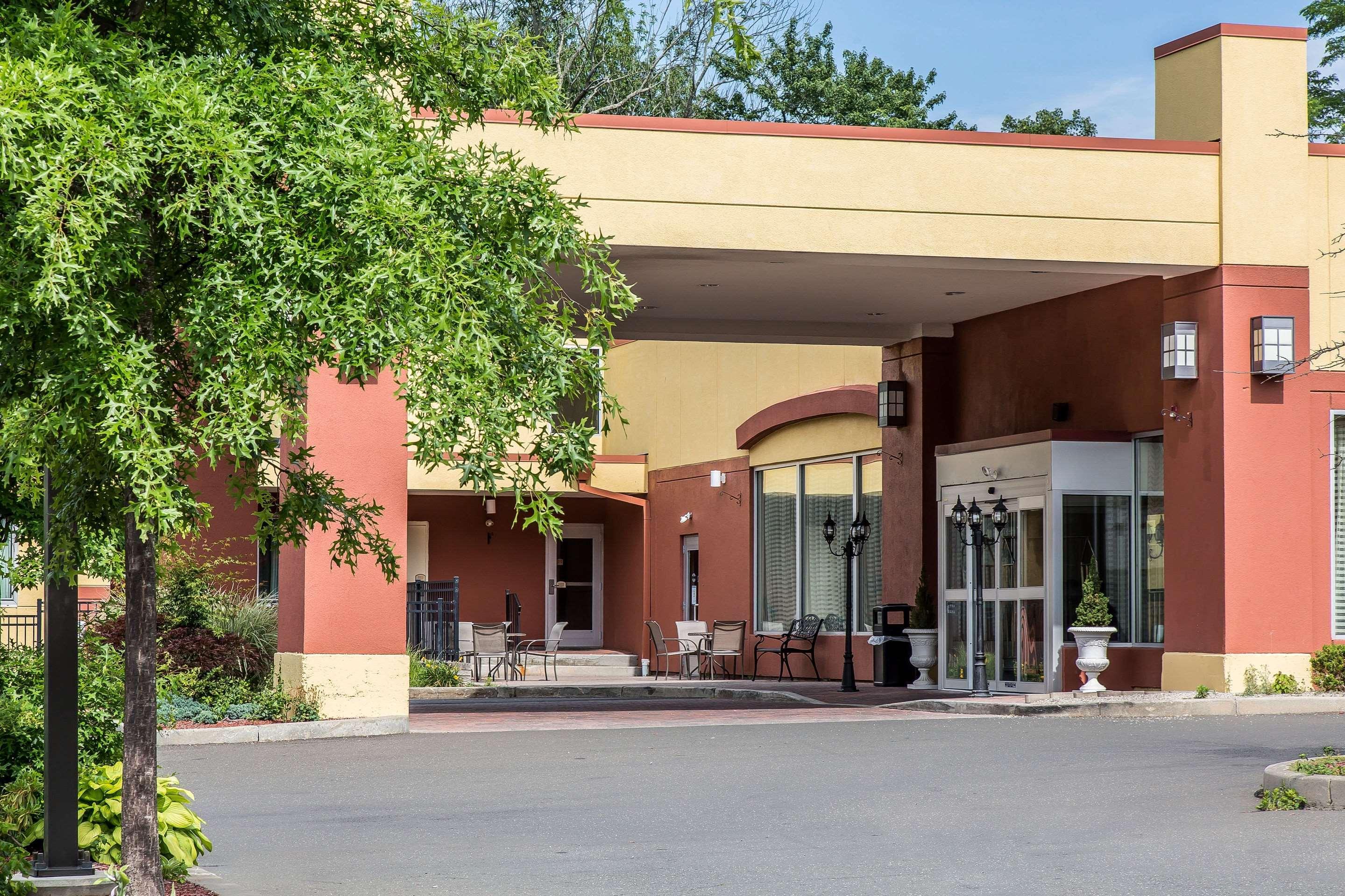Clarion Hotel & Suites Hamden-New Haven Екстериор снимка