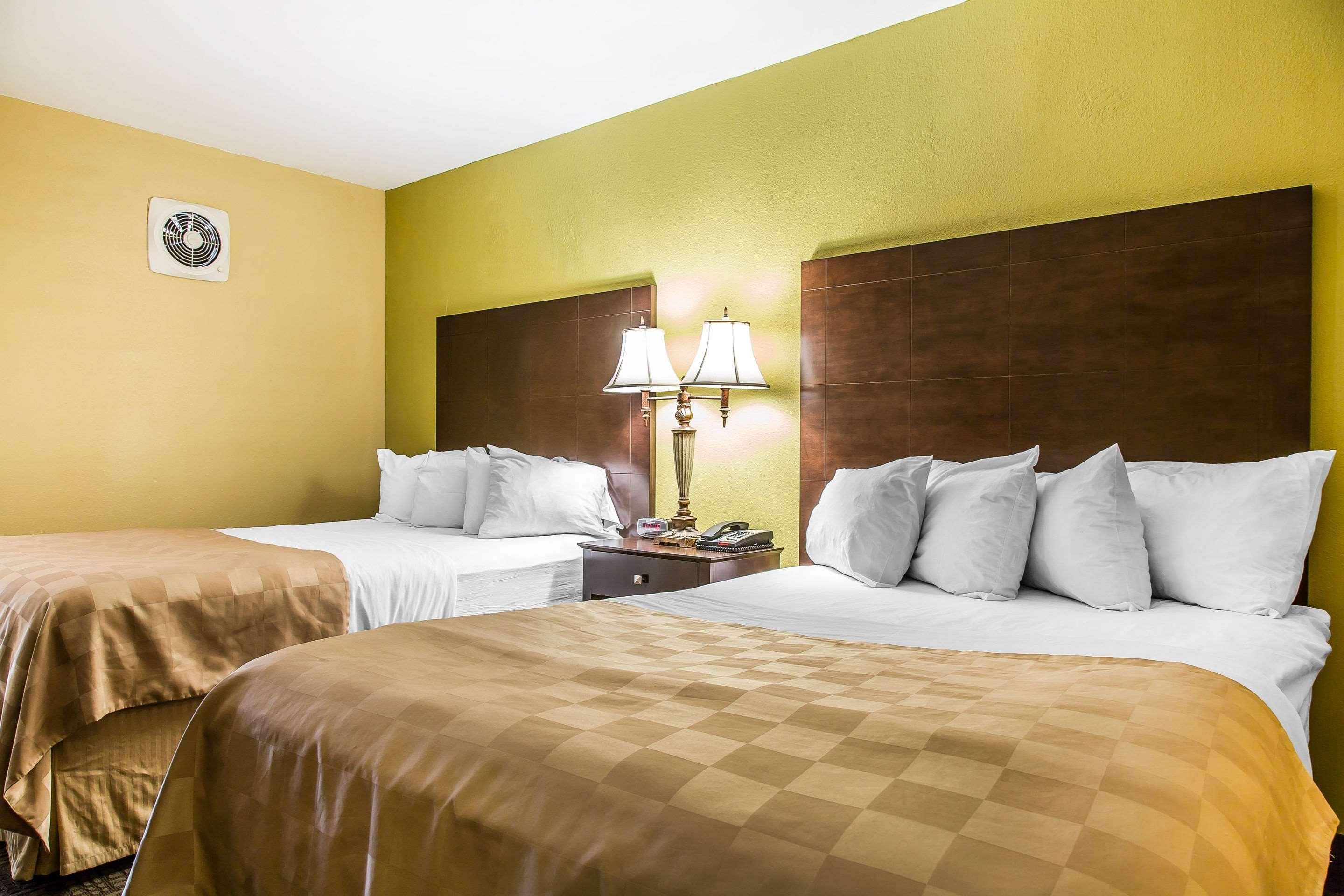 Clarion Hotel & Suites Hamden-New Haven Екстериор снимка