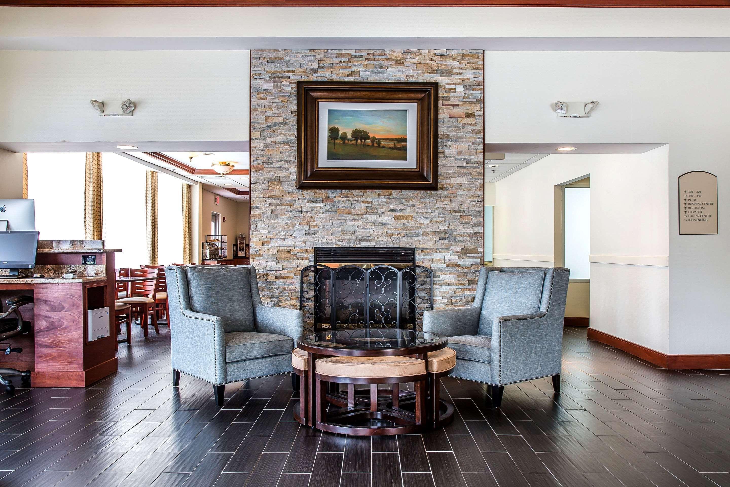 Clarion Hotel & Suites Hamden-New Haven Екстериор снимка