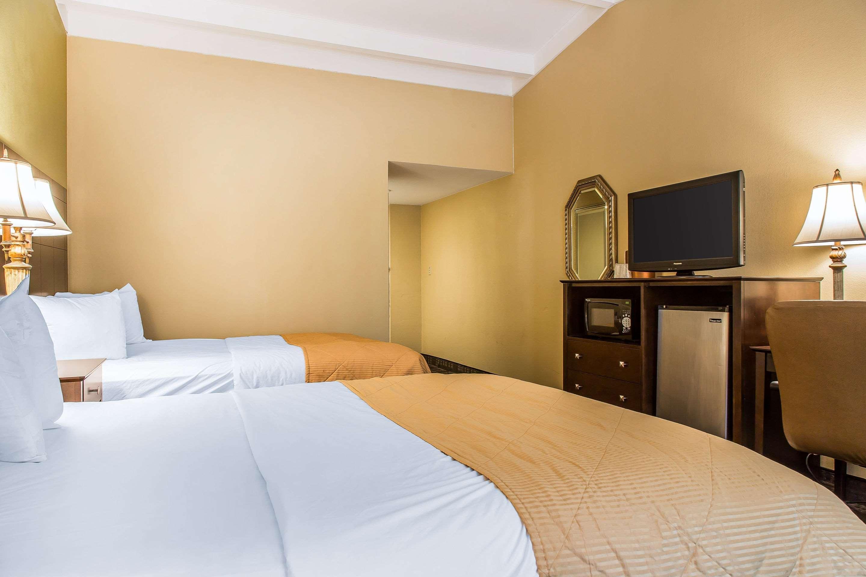 Clarion Hotel & Suites Hamden-New Haven Екстериор снимка