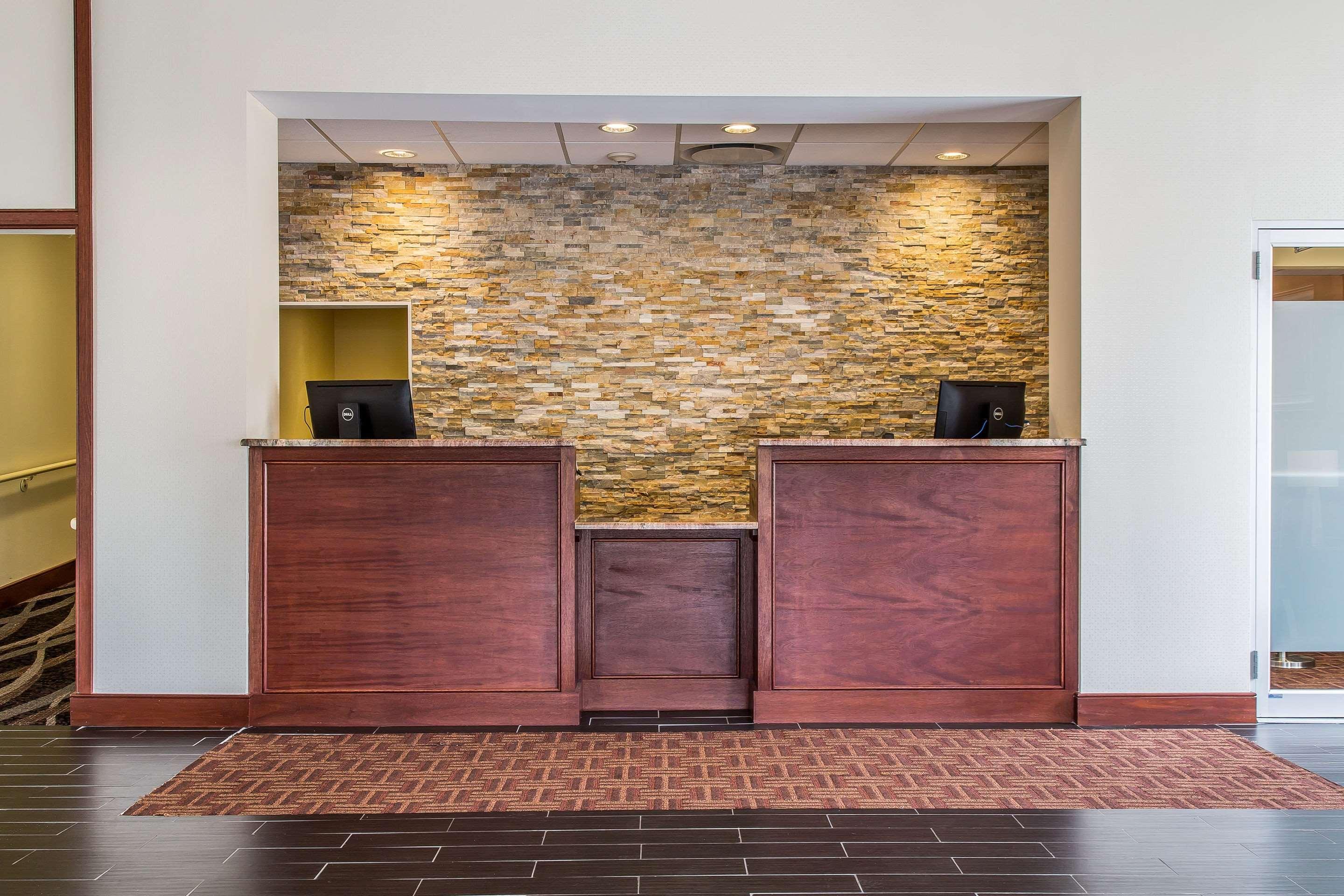 Clarion Hotel & Suites Hamden-New Haven Екстериор снимка
