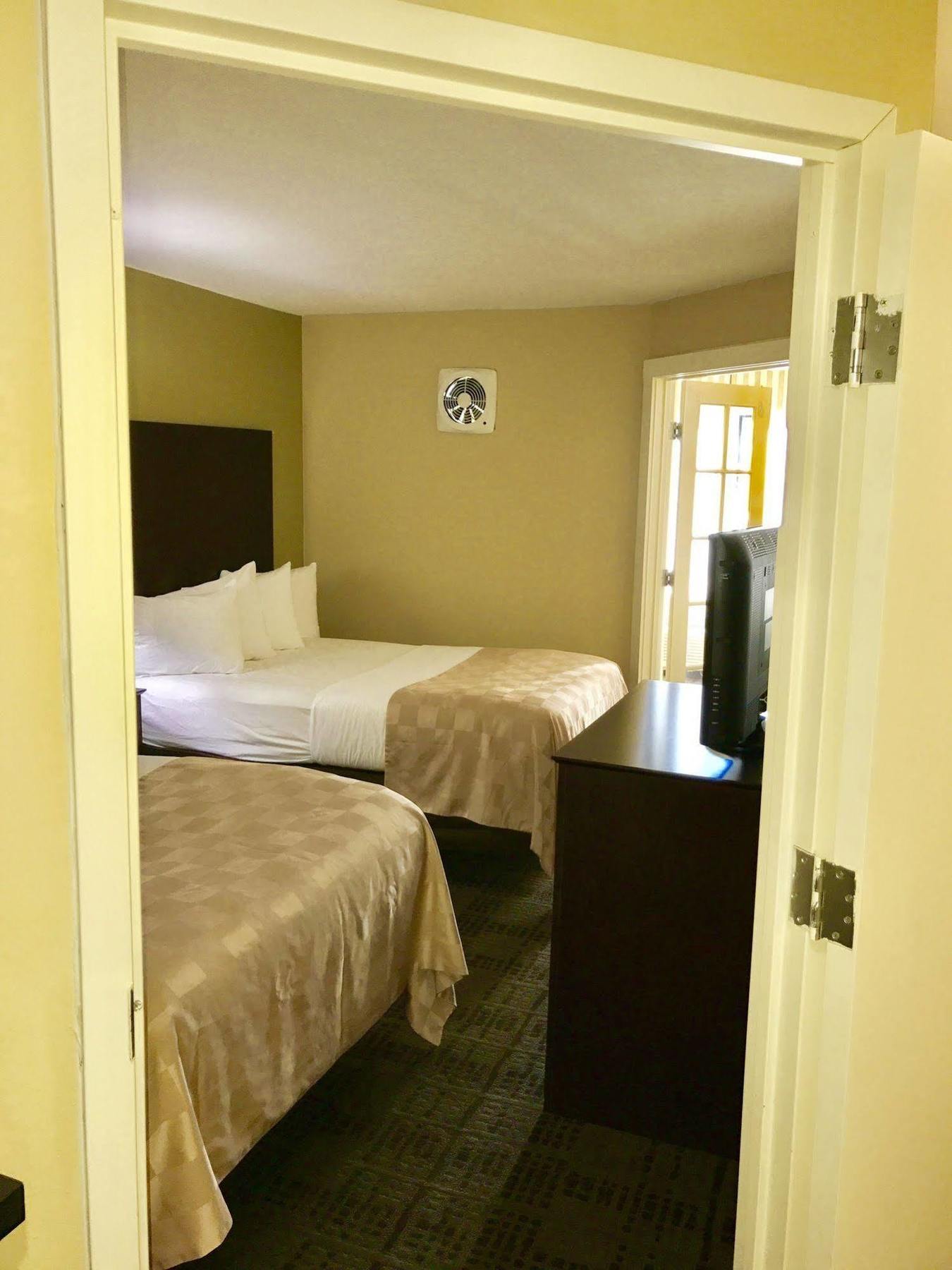 Clarion Hotel & Suites Hamden-New Haven Екстериор снимка